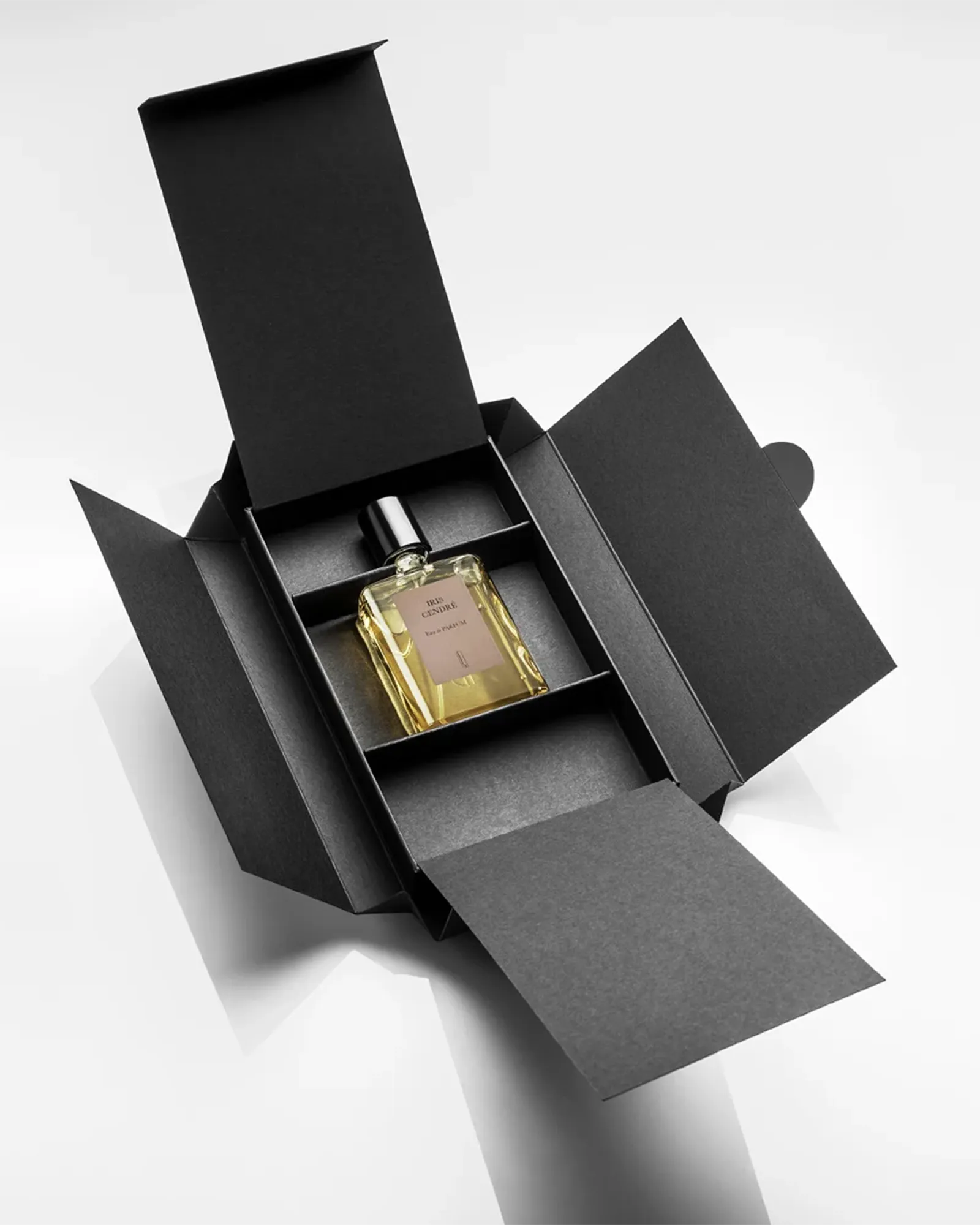 Iris Cendré - Muchachos | Parfumerie de Niche & Parfums Rares - Sélection Exclusive